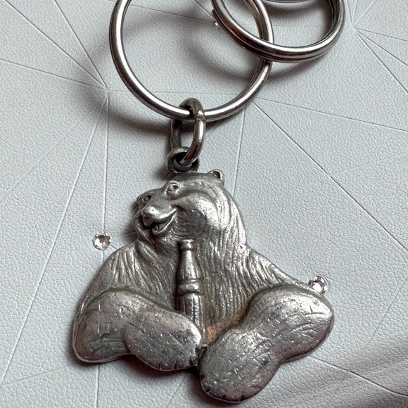 🐻 Hip Vintage 1997 Coca Cola Bear Pewter Silver Holiday Key Chain Ring - Picture 8 of 13